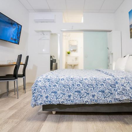 Private Room #1 With King Size, Ground Floor, Ac, Only 2Min To Rab Ramstein-Miesenbach Exterior photo
