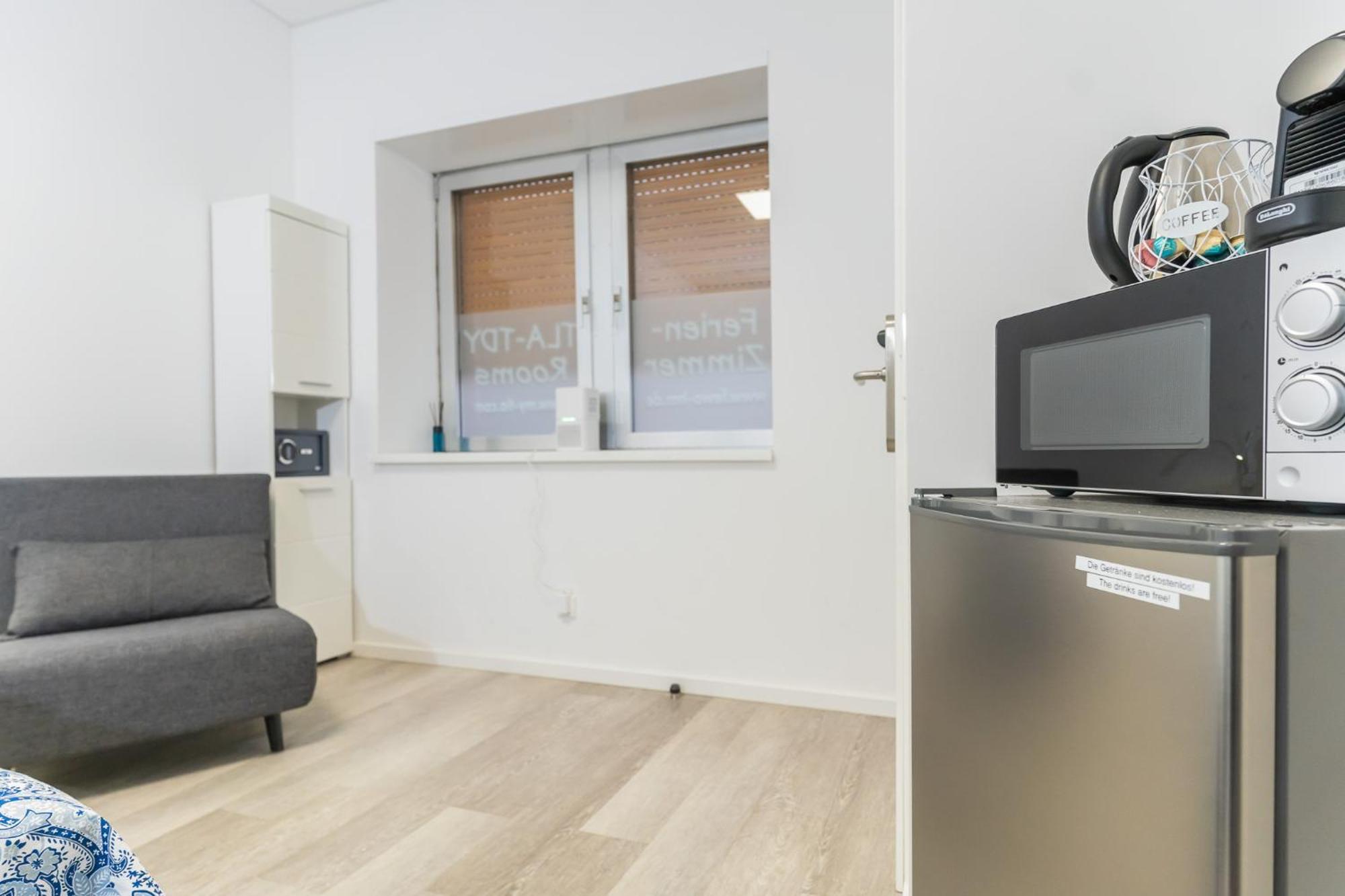 Private Room #1 With King Size, Ground Floor, Ac, Only 2Min To Rab Ramstein-Miesenbach Exterior photo